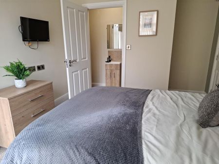 1 bedroom in a house share to rent - Photo 4