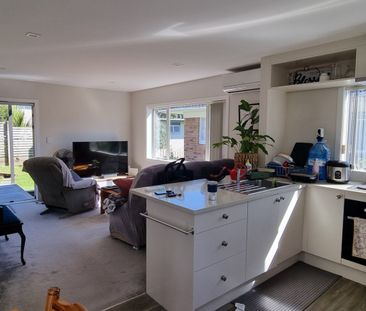 3 bedroom in Totara Vale - Photo 4
