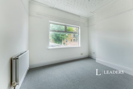 3 bedroom house to rent Hainton Avenue, Grimsby, DN32 - Photo 3