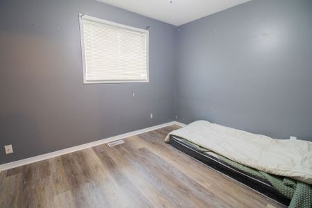 **ALL INCLUSIVE** STUDENT ROOMS FOR RENT IN WELLAND!! - Photo 2