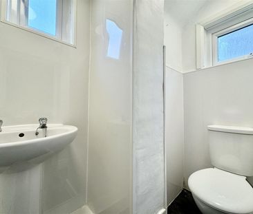 Windsor Road, Bexhill-On-Sea, TN39 3PE - Photo 2