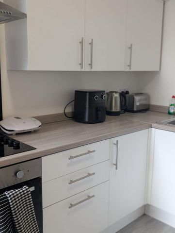 1 bedroom in a house share to rent - Photo 3