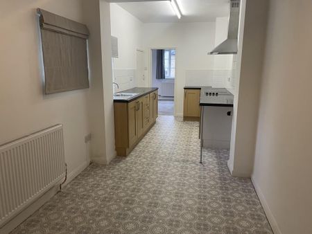 2 bedroom semi-detached house to rent - Photo 5