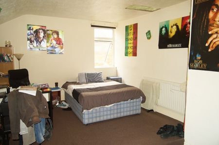 Huge 5 Bedroom DUPLEX to rent on Kedleston Road, Derby! - Photo 3