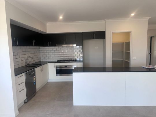 Modern Family Home in Prime Officer Location - Photo 1