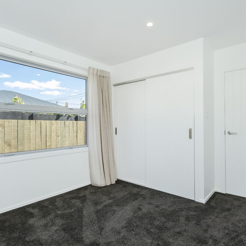 Quality Two-Bedroom Home in Sought-After St Kilda - Photo 1