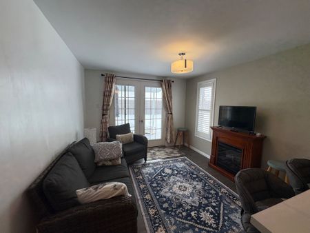 For Lease - 22 Grant Court Unit# #B, East Gwillimbury, Ontario - Photo 3