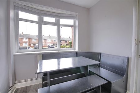 4 bedroom semi-detached house to rent - Photo 3