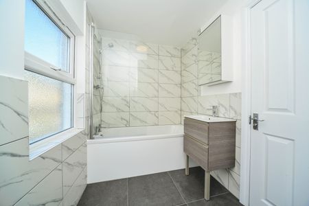 1 Bed Flat, St. Dunstans Road, W6 - Photo 5