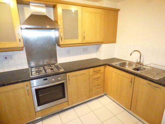 Observer Drive, Watford - Photo 1