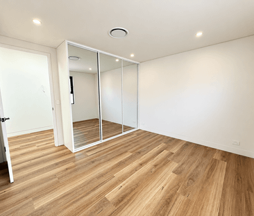 Architectural Luxury Duplex in Prime Roselands Location - Photo 6