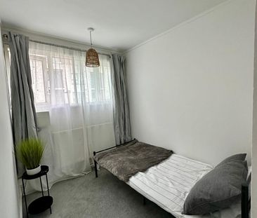 Room in a Shared Flat, Poplar High Street, E14 - Photo 2