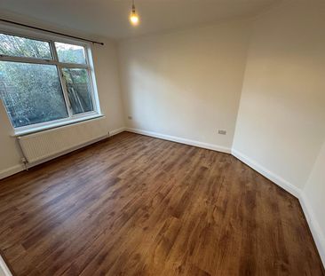 Highfield Avenue, NW9 0QA, London - Photo 1