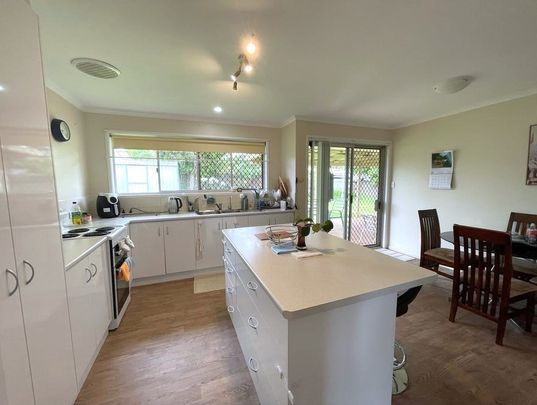 Furnished Room in Spacious, Renovated Share Home - Photo 1