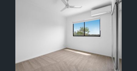 Modern Townhouse Living with Resort-Style Facilities in Pimpama! - Photo 3
