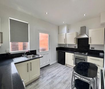 2 bedroom terraced house to rent - Photo 4