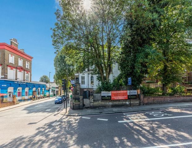 Newly refurbished split level 3 bedroom on the borders of Camden & Holloway - Photo 1