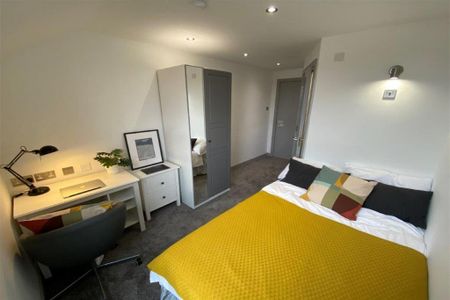 1 bedroom in a house share to rent - Photo 2