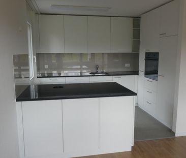 Charmante 5.5-Zimmer Wohnung mit Balkon und Sitzplatz in familienfr... - Foto 2