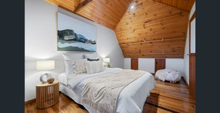 Warm, Welcoming & Filled with Character - Photo 4