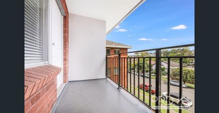 CHARMING ONE-BEDROOM UNIT - Photo 3