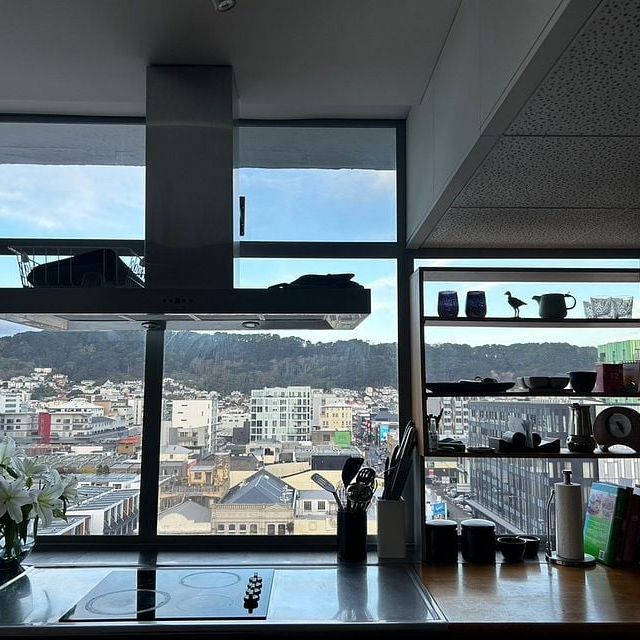 Penthouse, space, sun & views! - Photo 1