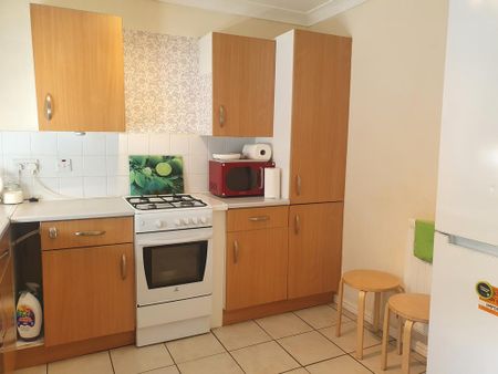 2 bedroom semi-detached house to rent - Photo 3