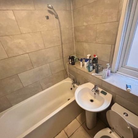 Room in a Shared House, Gilbertson House, E14 - Photo 3