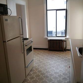 1BR 1BA at Windsor Court - Photo 3