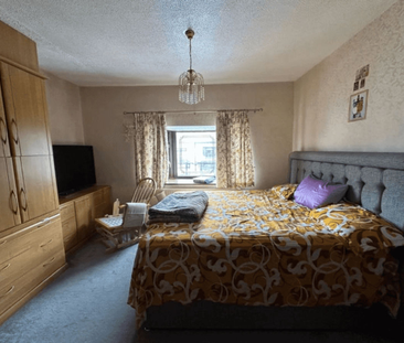 Easternville Gardens, Ilford, IG2 - Photo 1