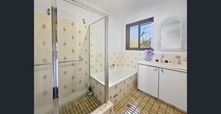 COMFORTABLE MOUNTAIN LIVING WITH SUPERB CONVENIENCE - Photo 5