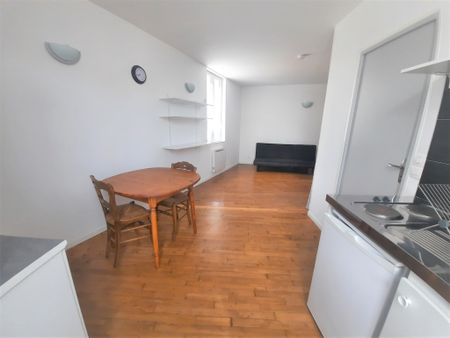 Location Appartement 1 pièce 29m² LUSIGNAN 86600 - Photo 3