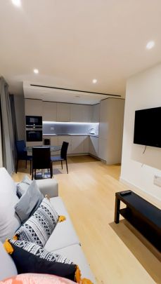 2 Bedroom 1 Bathroom Flat608 - Photo 1