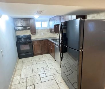 2048 Edinburgh Drive #Lower - Photo 5