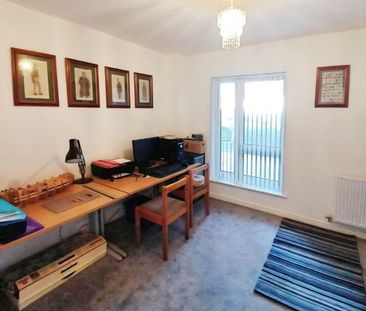 2 bedroom Flat To Let - Photo 4