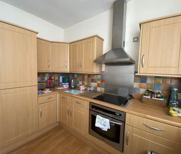 2 bedroom Flat to let - Photo 4