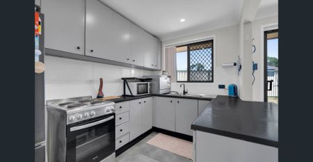 Private Three-Bedroom Villa Offering Ease, Comfort - Photo 4