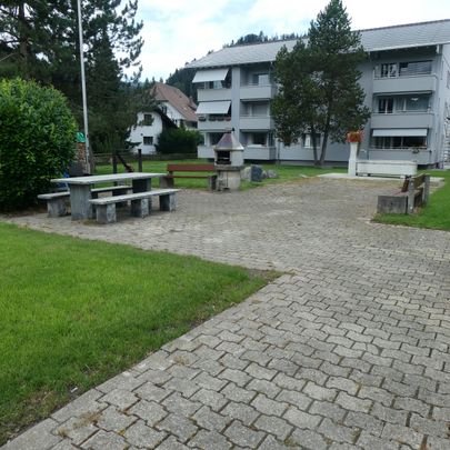 Charmante 5.5-Zimmer Wohnung mit Balkon und Sitzplatz in familienfreundlicher Lage in Schüpbach - Foto 1