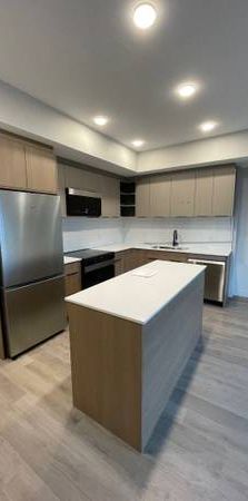 Luxury Top Floor Apartment! 1 Bedroom, 1.5 Bathroom + Den For Rent - Photo 1