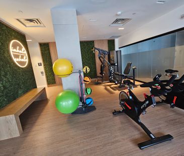 For Lease - 3250 Carding Mill Trail Unit# 517, Oakville, Ontario - Photo 3