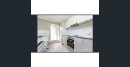 Modern 4 bedroom Brick home - Photo 3