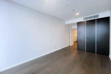 Brand New Luxury Apartment l The biggest two bedrooms !High level two bedrooms one study area l Breath taking city view with water and harbour bridge! - Photo 3