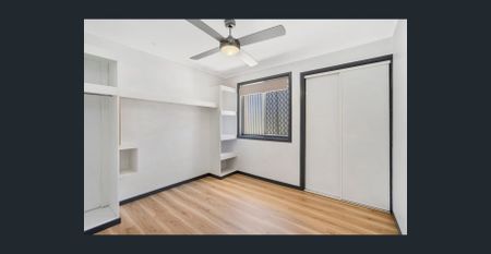 Large Family Home In the Heart of Parkwood - Photo 4