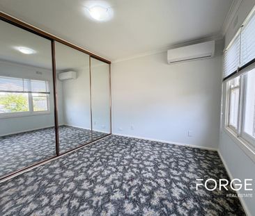 Charming Family Home in a Prized Parkdale Pocket | 650sqm North-Fac... - Photo 3