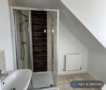 4 bedroom semi-detached house to rent - Photo 5