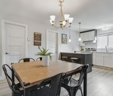 Grand condo 5 ½, entièrement rénové, 2 stationnements déneigés, ran... - Photo 2