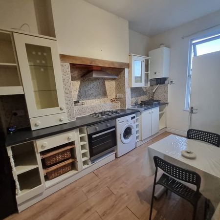 2 Bed Flat, St. Marks Road, BS5 - Photo 3