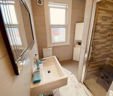 1 bedroom in a house share to rent - Photo 6
