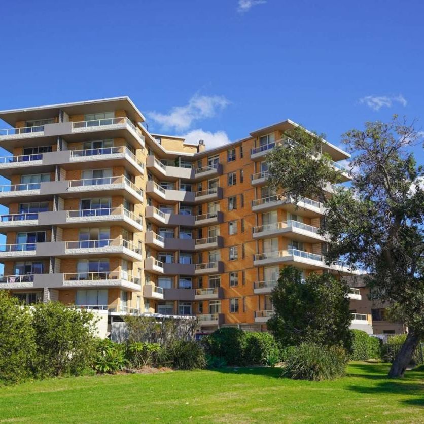 FOOTSTEPS TO THE BEACH. STUNNING VIEWS OF DEE WHY LAGOON AND DEE WHY BEACH ALL THE WAY TO LONG REEF BEACH AND HEADLAND. - Photo 1