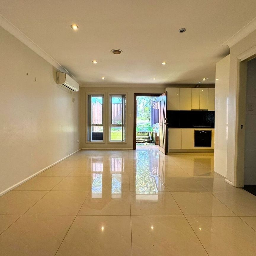 Spacious 2 Bedroom Granny Flat&comma; Water Inc&excl; - Photo 1